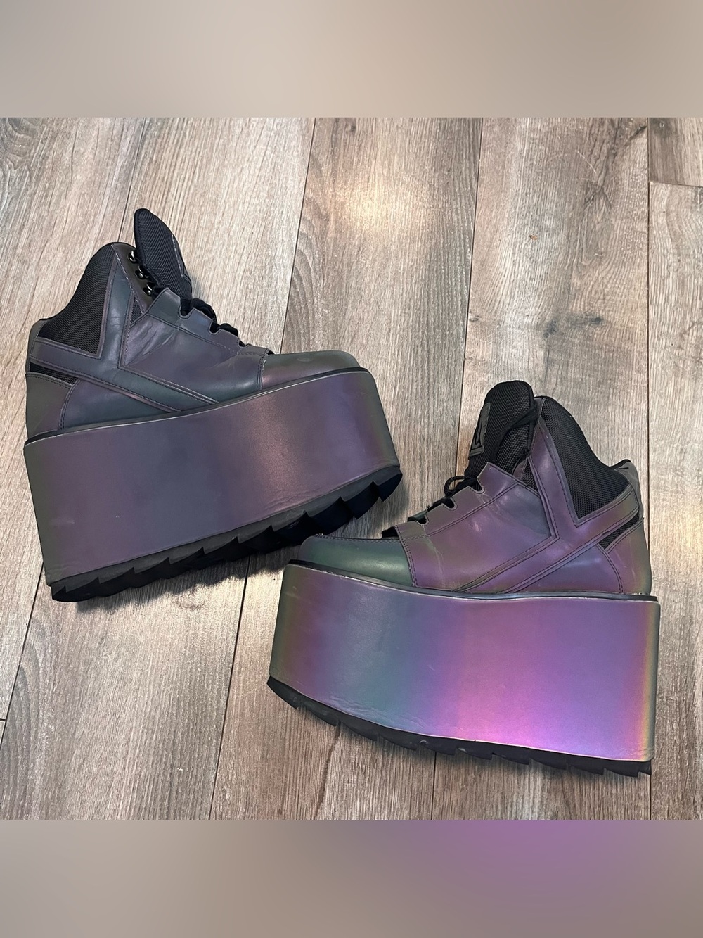YRU Qzmo Holographic Platform Sneakers